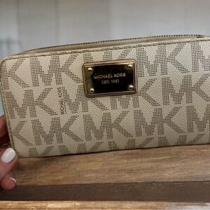 Michael Kors Cream & Brown Wallet. Excellent Preloved Condition Org $155